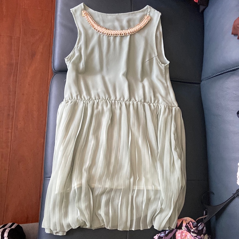 Vintage pleated flowy dress with gold chain detail